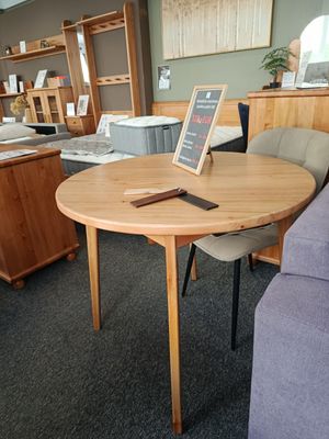 Round solid wood dining table, 90 cm in diameter, available at the Manx Mēbeles furniture store in Jelgava. Various finishes.