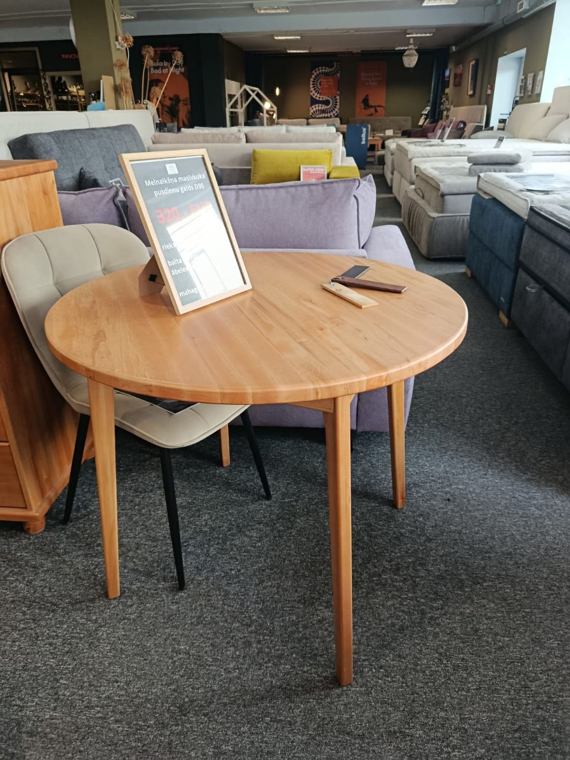 Round solid wood dining table, 90 cm in diameter, available at the Manx Mēbeles furniture store in Jelgava. Various finishes.