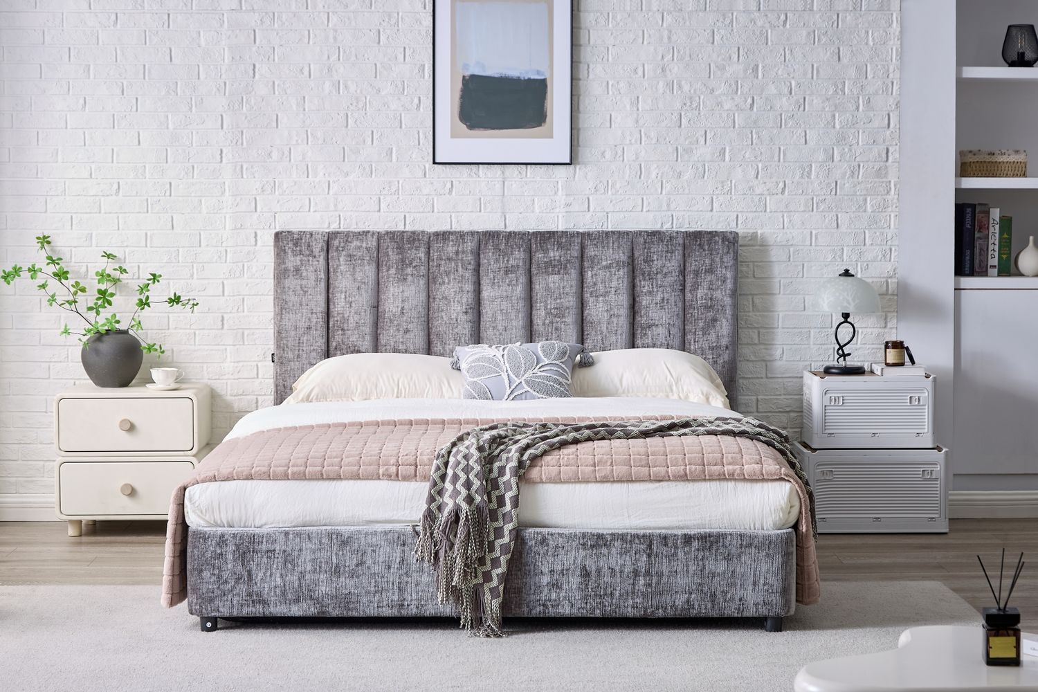 Milana Bed (chenille fabric)
Furniture store Manx mēbeles
Pulkveža Brieža ielā 4 Jelgava