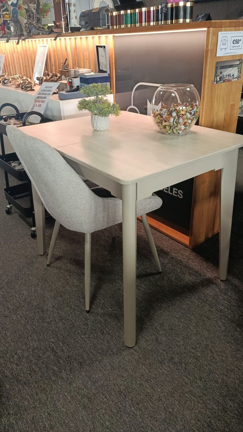 ​Extendable table Katrina 90–120 cm