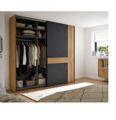 Spacious wardrobe with sliding doors. Height: 226 cm
Depth: 62 cm
Width: 270 cm
Laminate. Made in Germany. Wardrobes, Jelgava