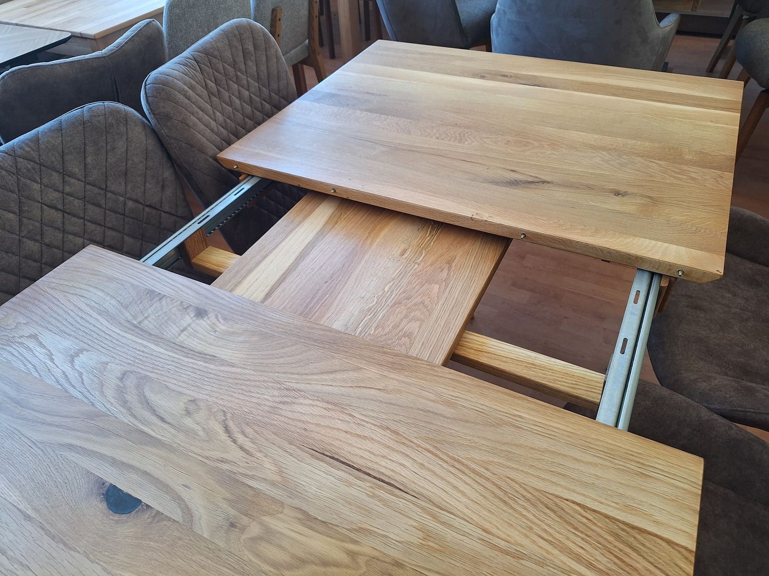 Extendable solid oak table 140–160 cm x 90 cm
Made in Germany. 
Only one available. 
Manx Mēbeles
