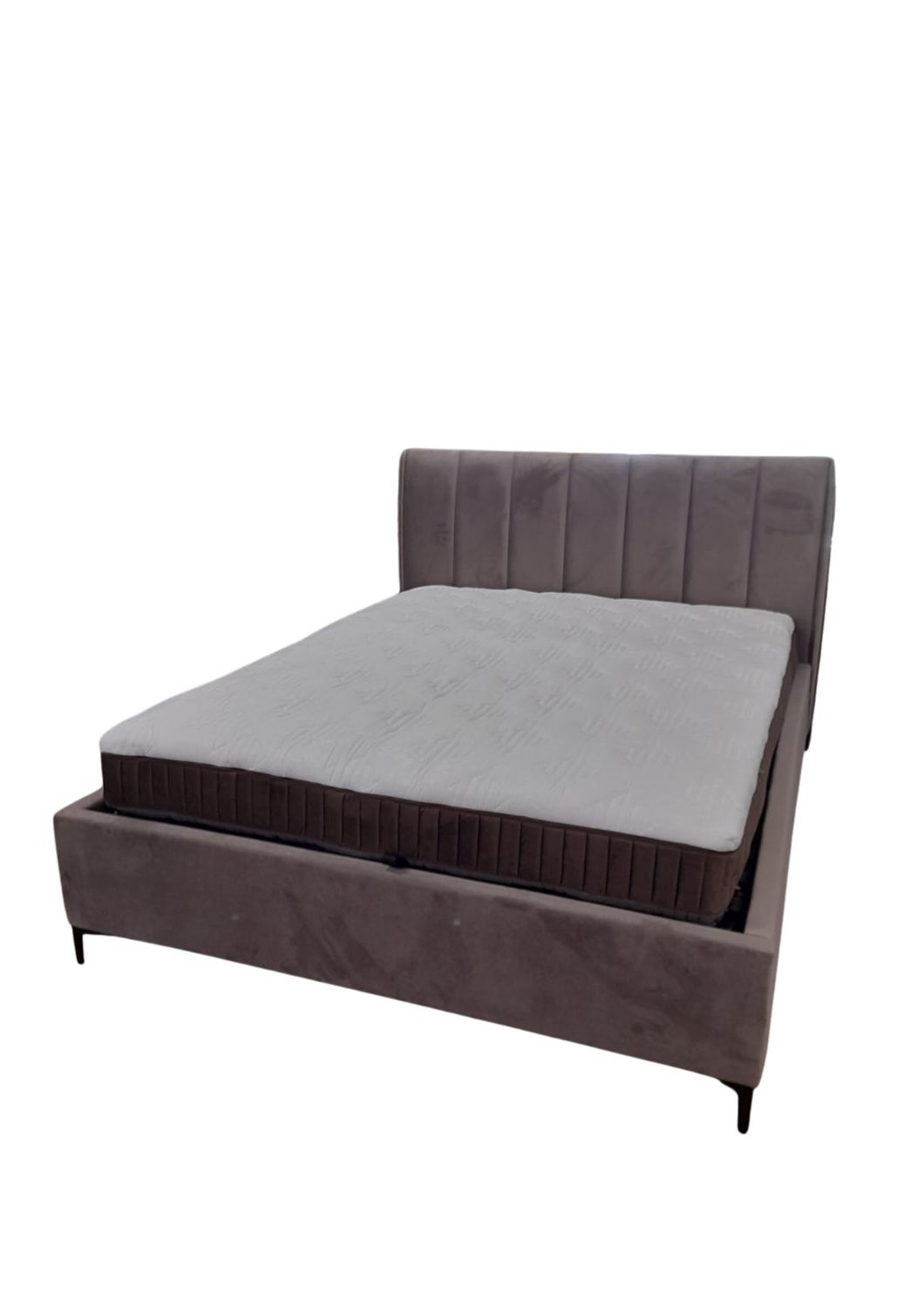 F1 bed with linnen chest on metal legs. 160 or 180 x 200 cm
Furniture store Manx mēbeles
Pulkveža Brieža ielā 4 Jelgava