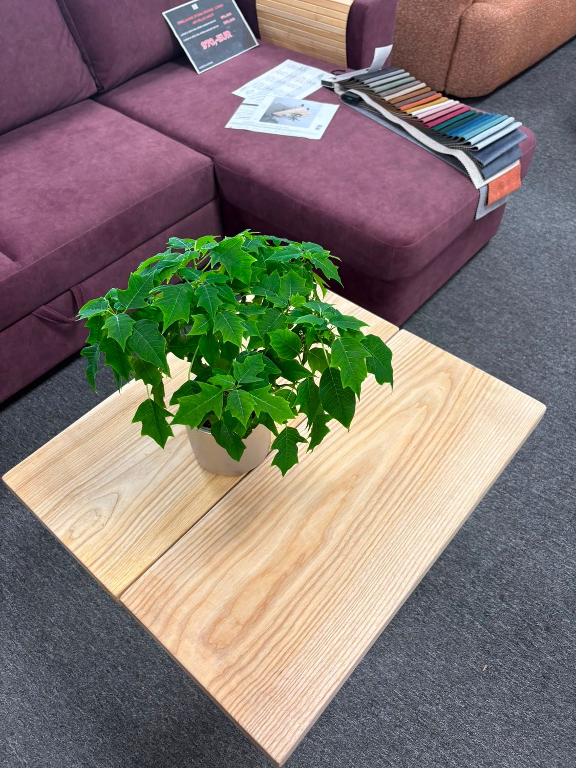 Solid oak coffee table with metal legs, display model, measuring 70 × 60 × 47 cm.