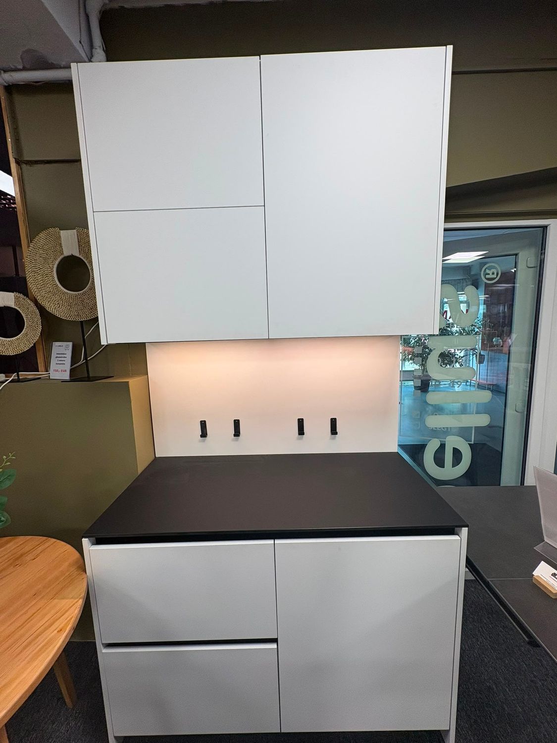 Matte acrylic kitchen set display model with a modern design and a width of 124 cm.