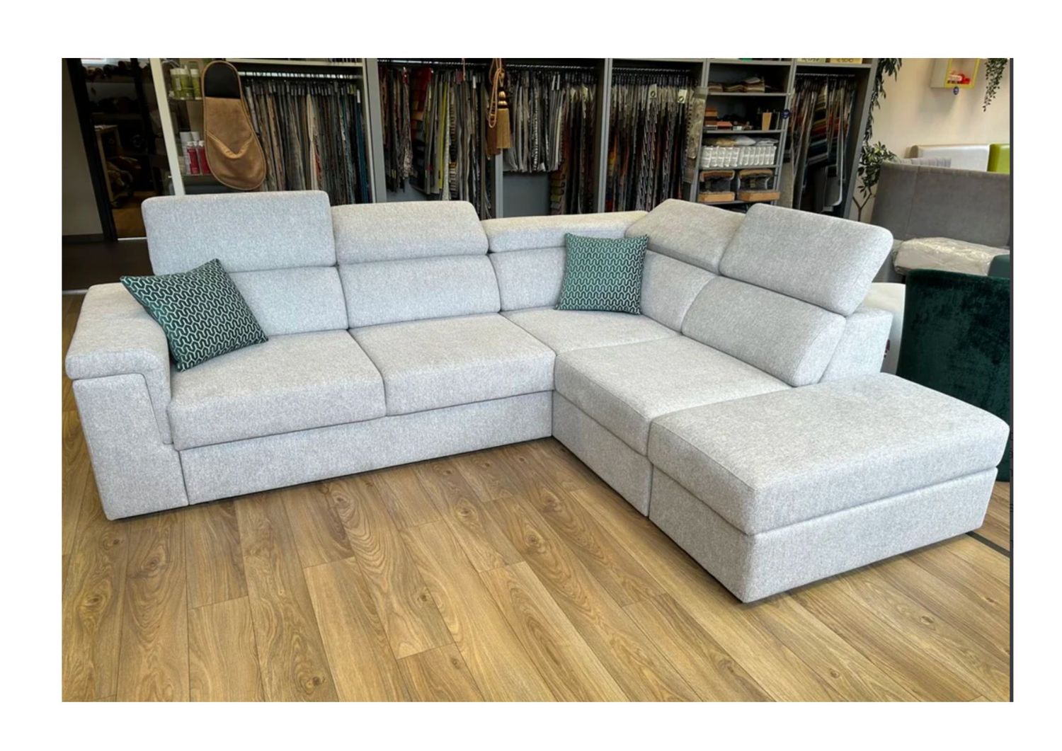  Pull-out corner sofa “Breston” with adjustable headrests; dimensions:
220 x 270 cm; sleeping area dimensions: 130 x 197 cm