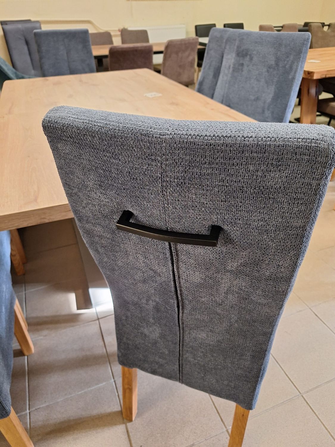 Blue chairs with high backs and armrests. Depth: 63 cm
Width: 44 cm
Height: 103 cm
Seat depth: 42 cm, width: 44 cm

