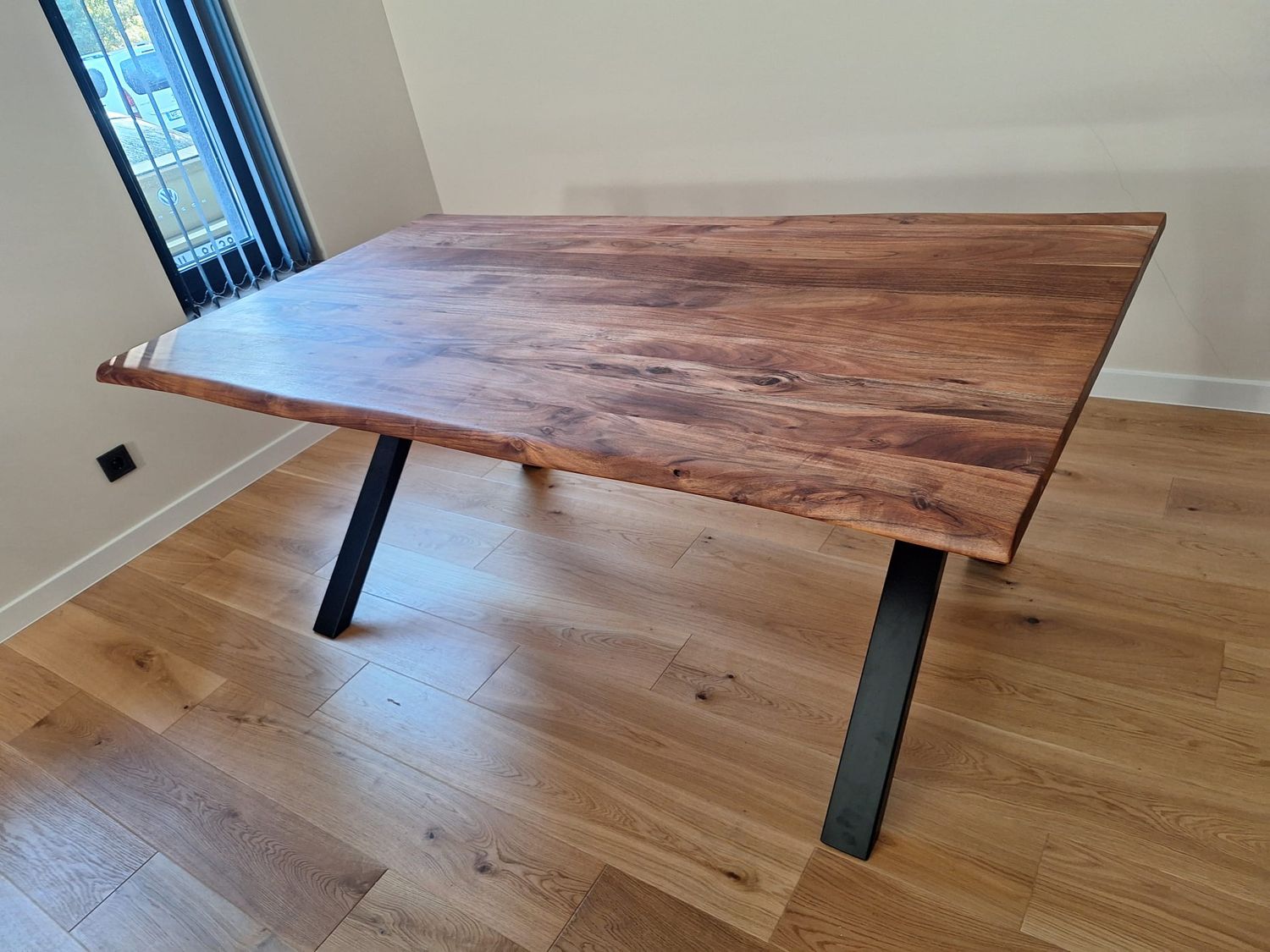 Solid wood table with metal legs, 200 x 95–100 cm, tabletop thickness 3.5 cm, X-shaped metal legs. Wooden tables in Jelgava.