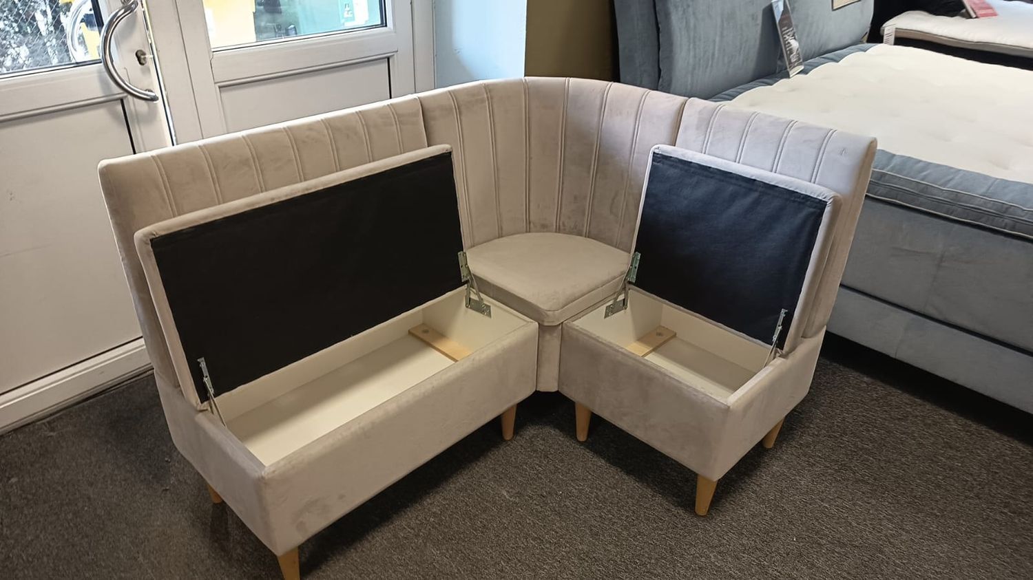 Beige kitchen nook with oak legs, two storage boxes, 123 x 100 cm, seat height 46 cm, backrest height 90 cm.  Discount