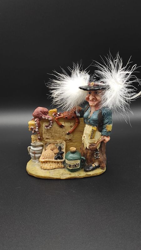 Figura Bruja Vendedora de Marisco