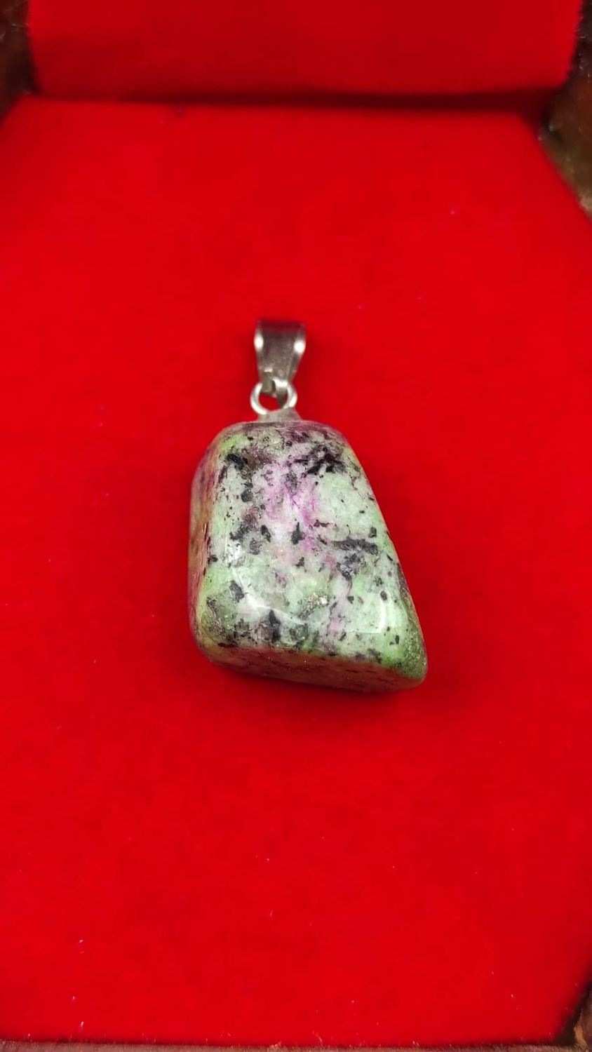 Colgante de Zoisita