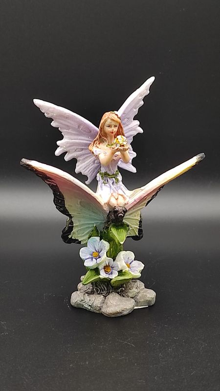Hada sobre Mariposa (lila)