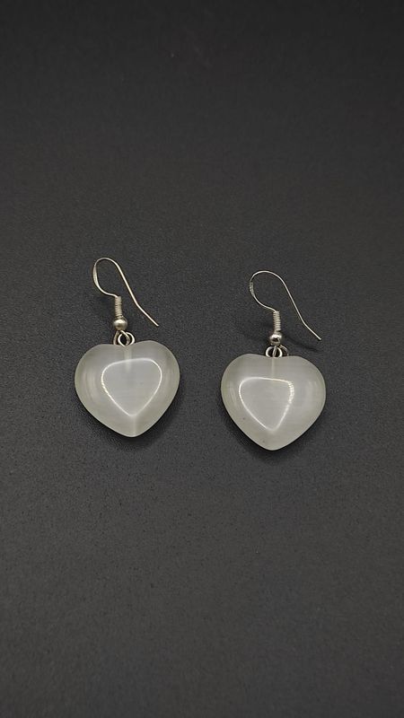 Pendientes de Plata y Corazones de Ojo de Gato Blanco