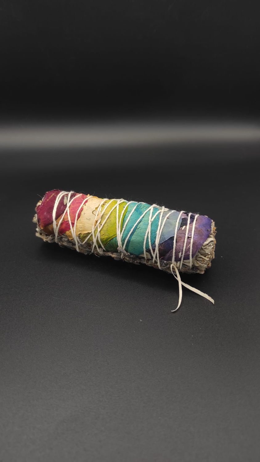 Atadillo de Salvia con Pétalos de los Chakras