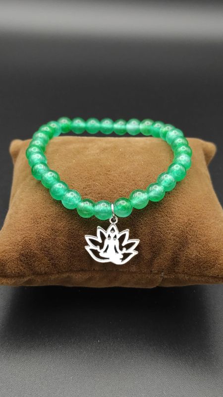 Pulsera de Aventurina Verde con Medalla de Yoga y Flor de Loto