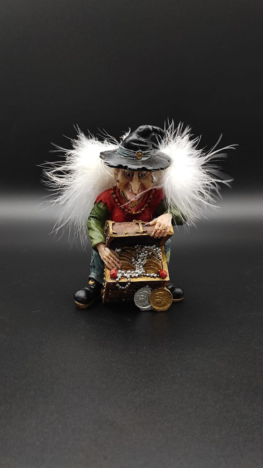 Figura Bruja con Tesoro