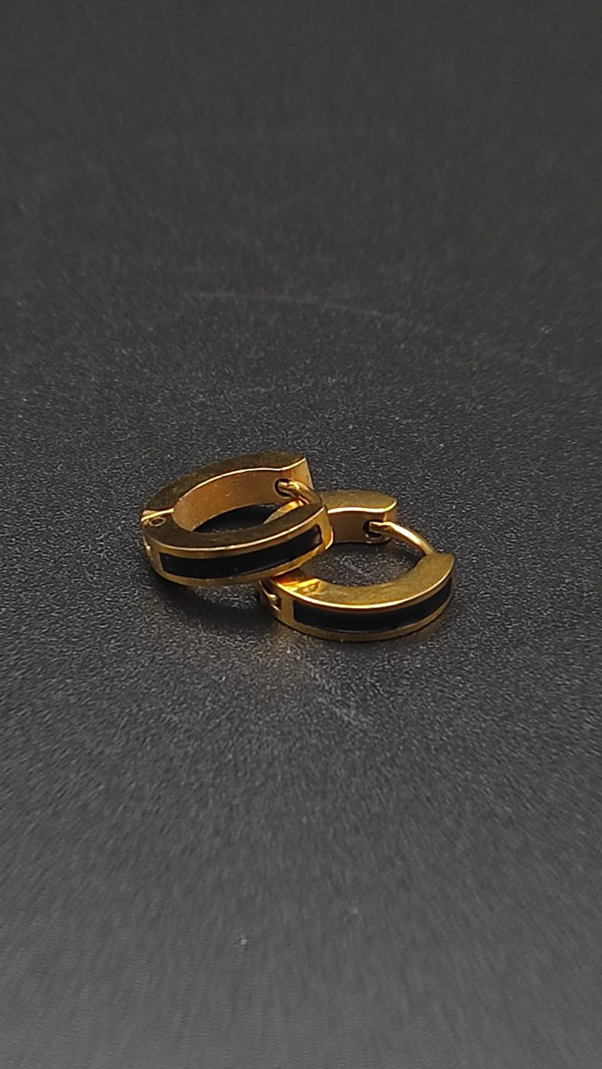 Argollas de Acero Dorada y Negra