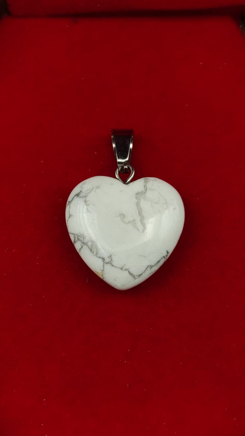 Colgante Corazón de Howlita Blanca