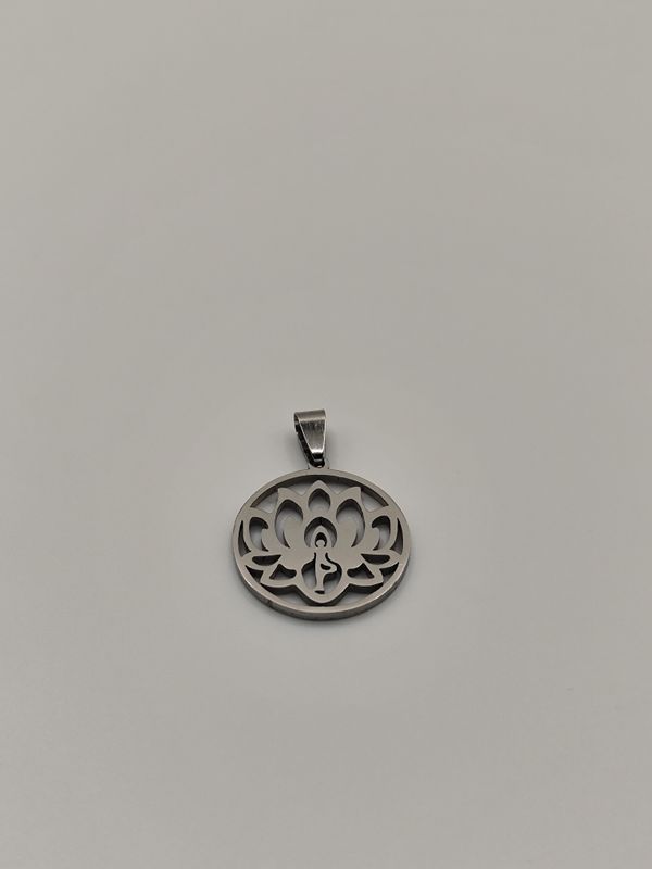 Colgante flor loto con mujer yoga