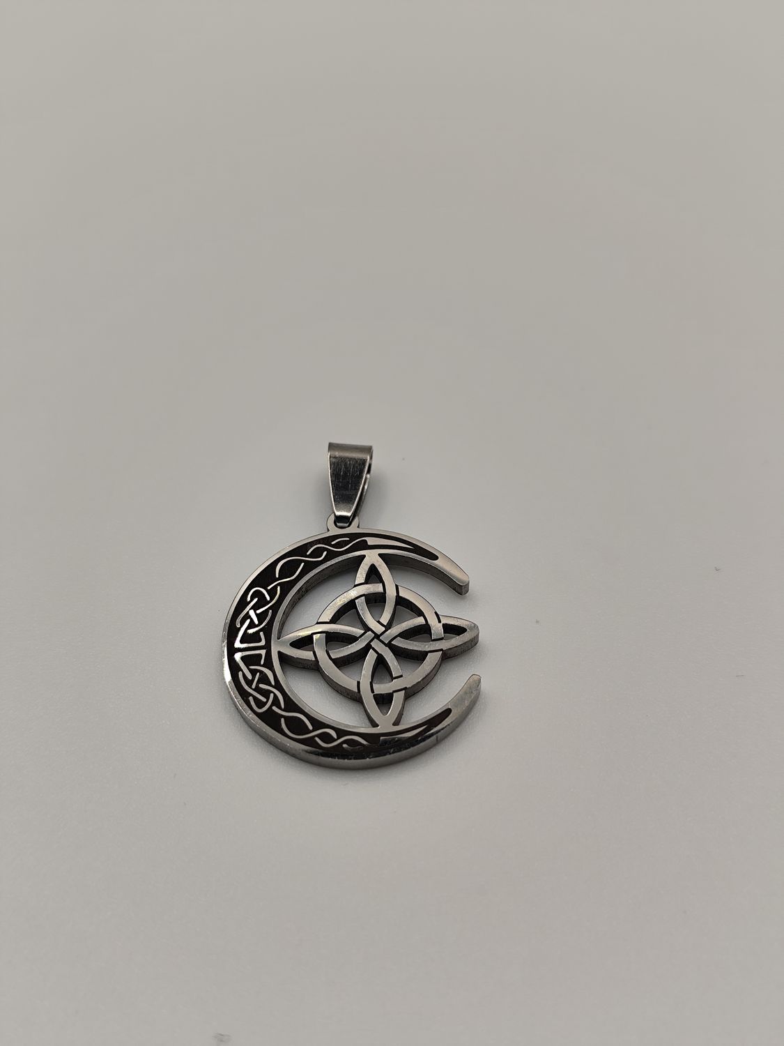 Colgante nudo de brujas con luna ( acero inoxidable)