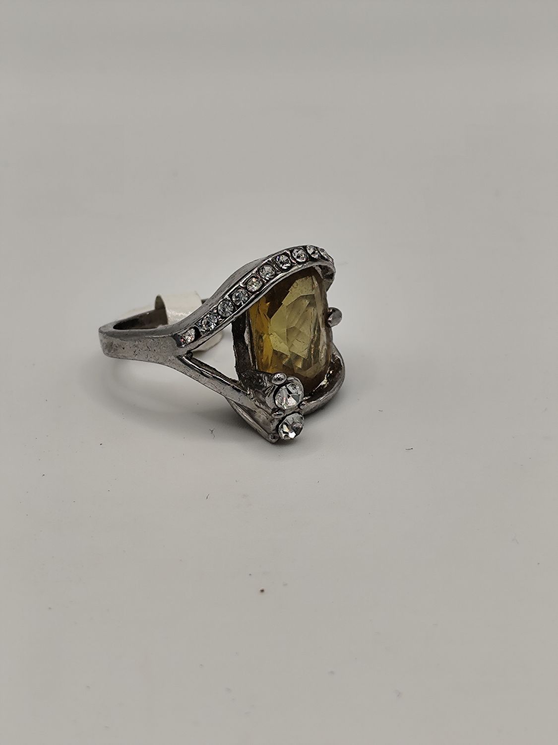 Anillo vintage amarillo ( talla 19, solo 1 unidad)