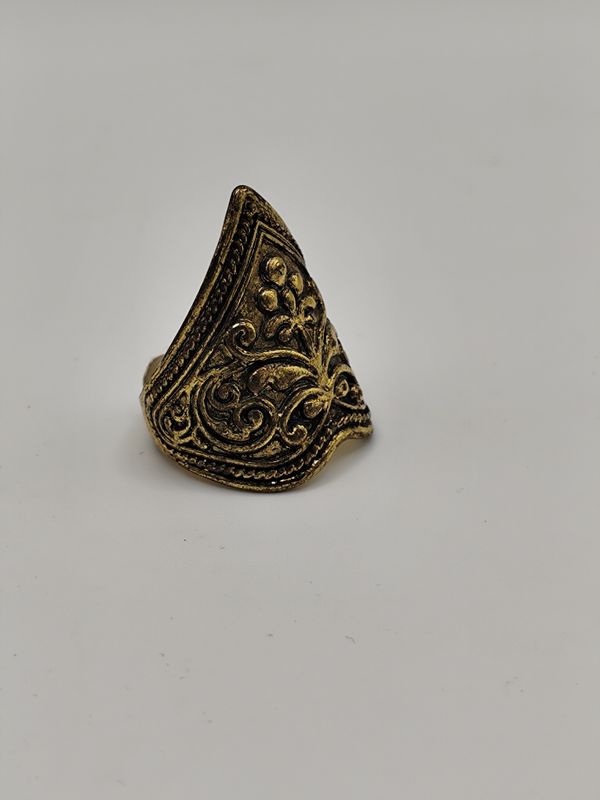 Anillo vintage dorado ( talla 19, solo 1 unidad)
