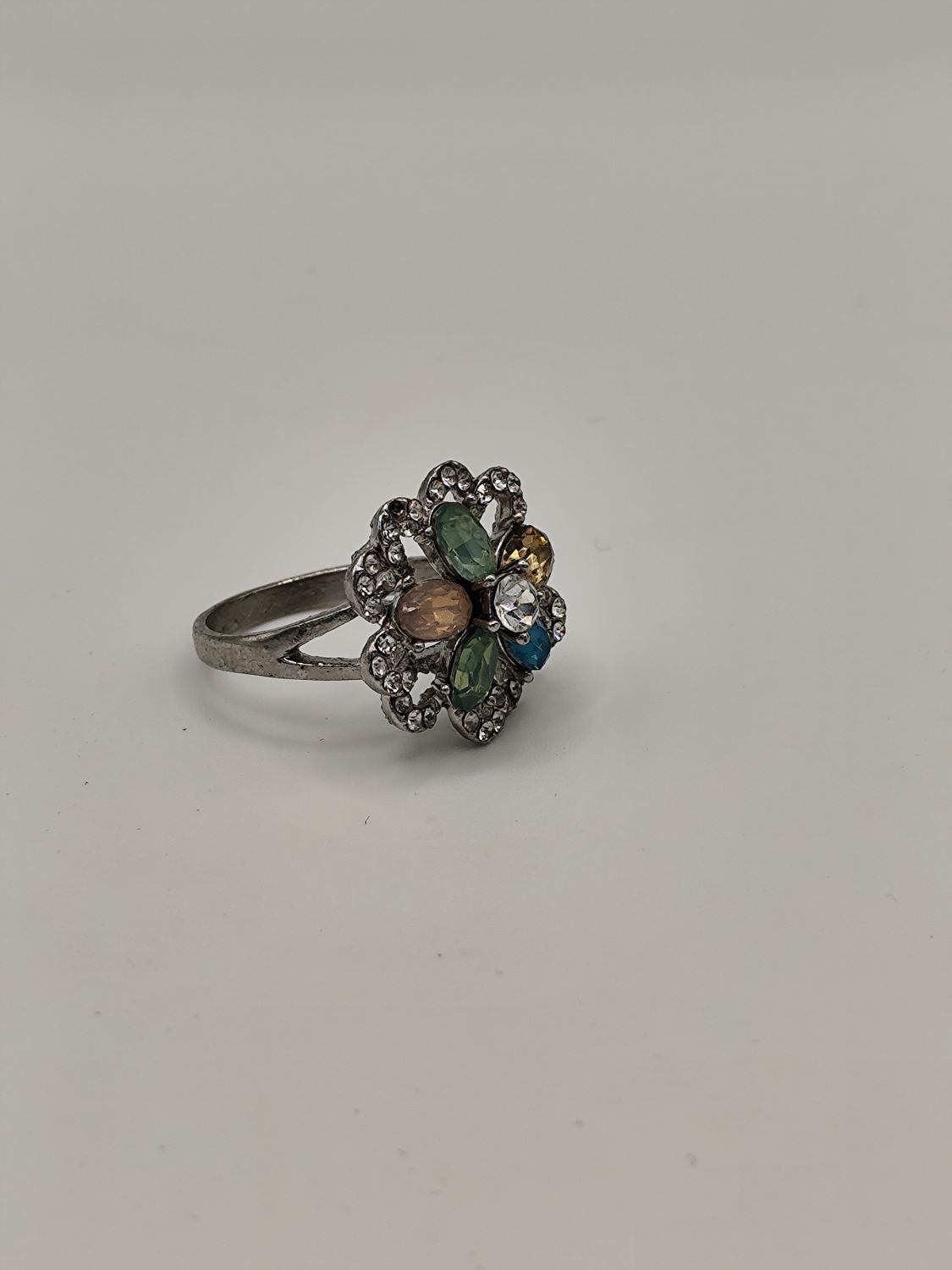 Anillo flor colores ( talla 18, solo 1 unidad)