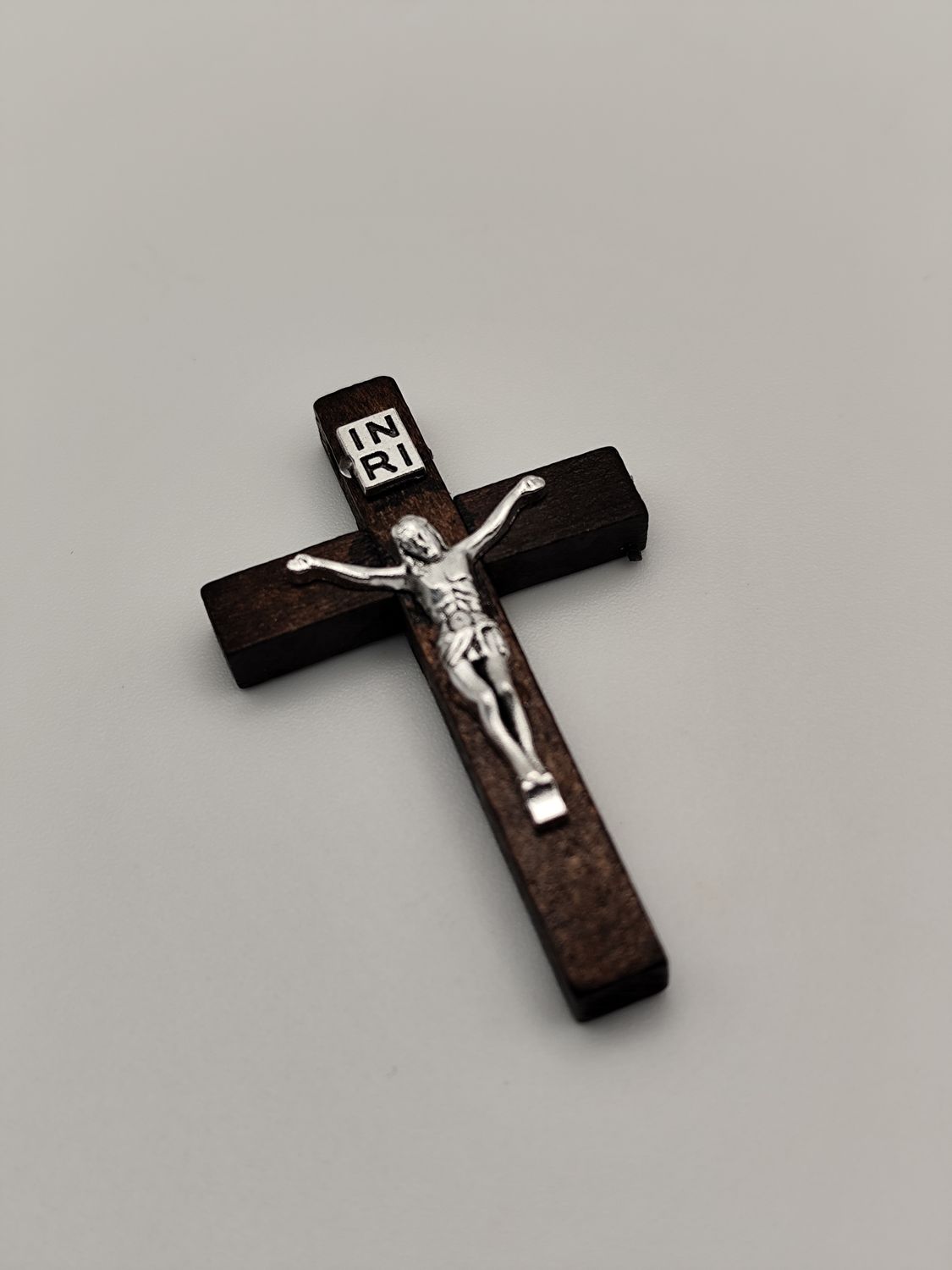 Cruz de madera con cristo