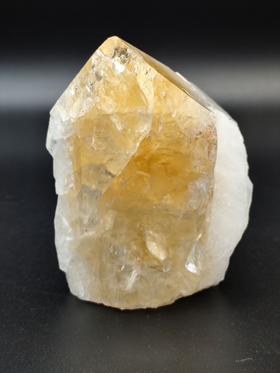 Punta de Cuarzo Citrino de( 240 gramos)