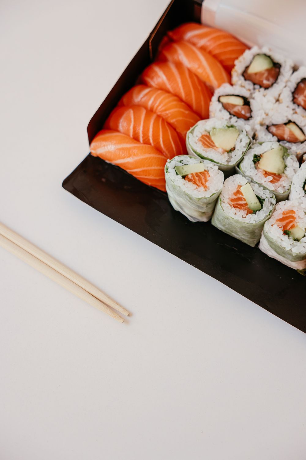 Combo Platter (2 Rolls, 4pc Nigiri)