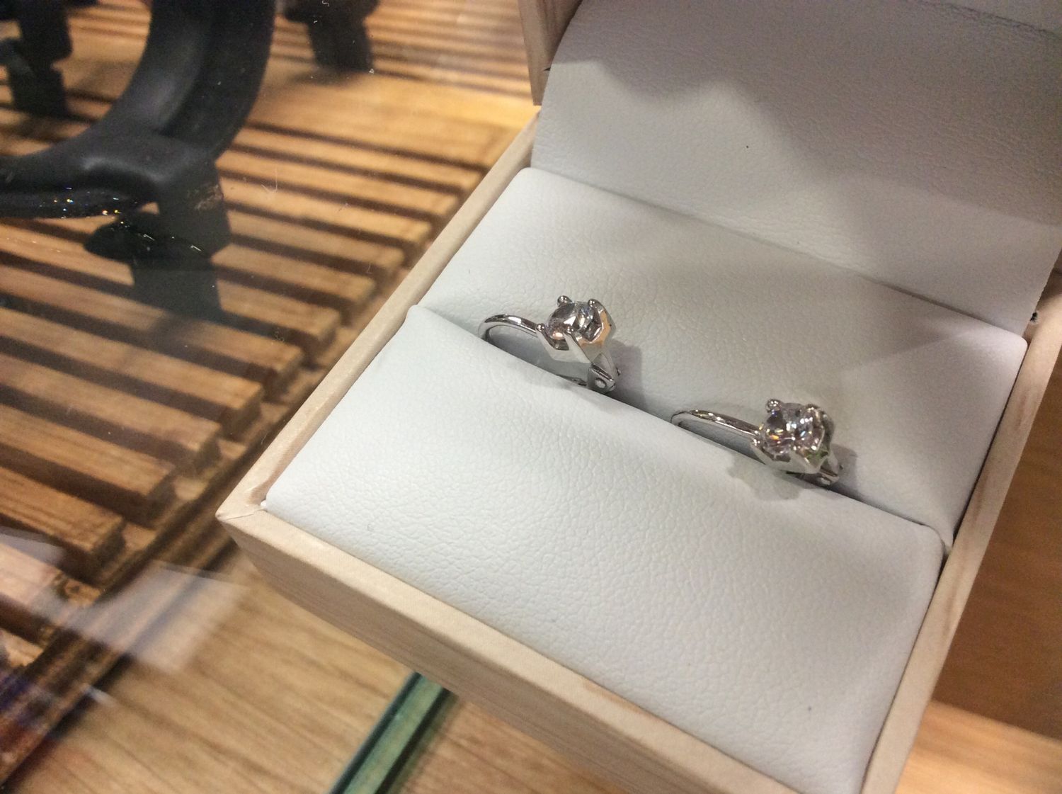 RTI10K19 (10k-WG 1.9g earrings)