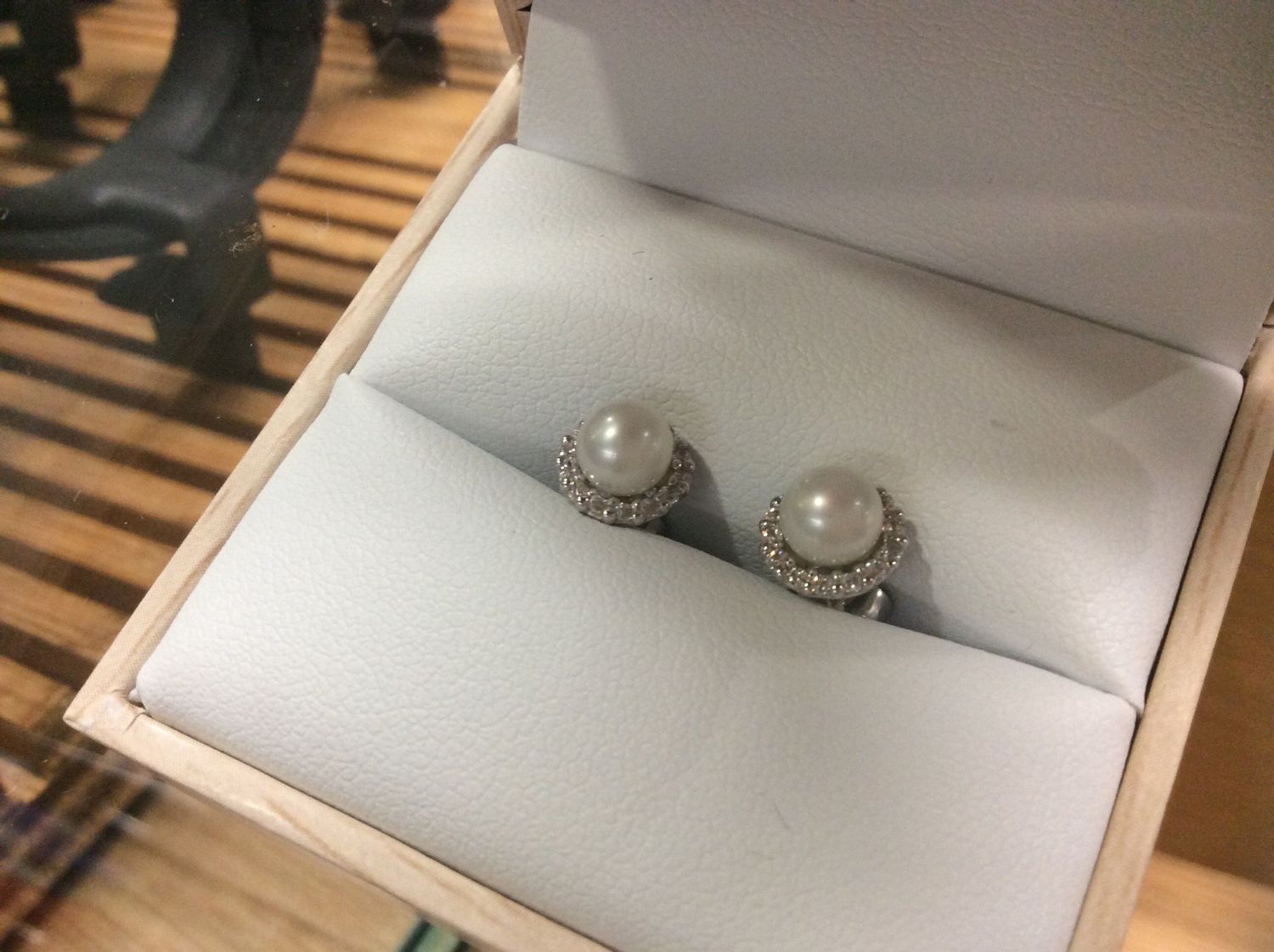 RTI10K16 (10k-1.6g YG pearl earring)