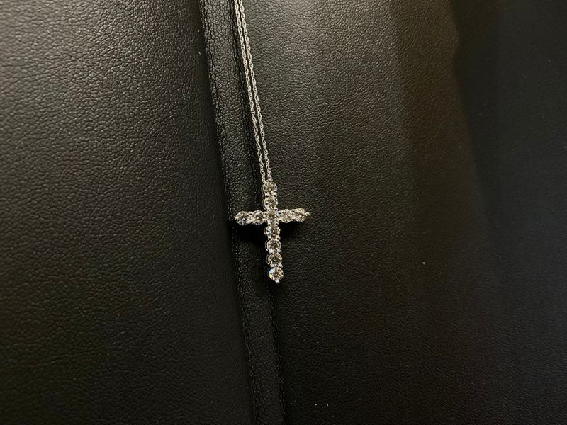 LGP40662-100 10kWG Pendat cross necklace 1.00ct