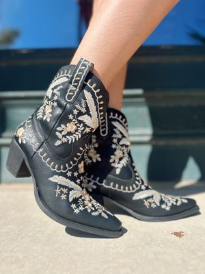 CORRAL BLACK