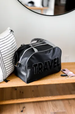 TRAVEL BLACK DUFFLE BAG