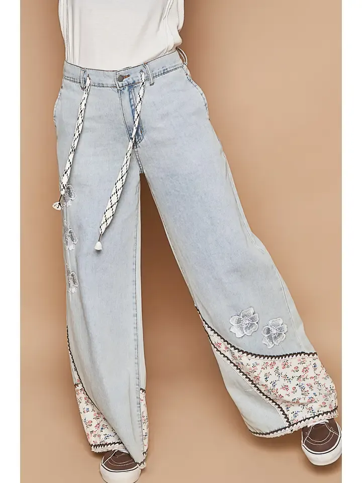 FLORAL PATCH CASUAL