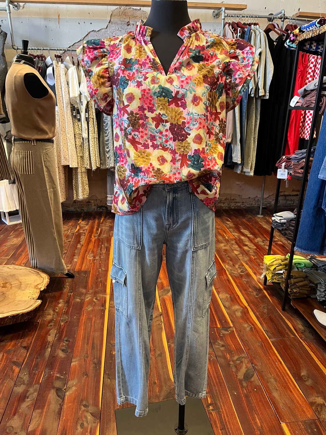 LYNN V NECK BLOUSE 