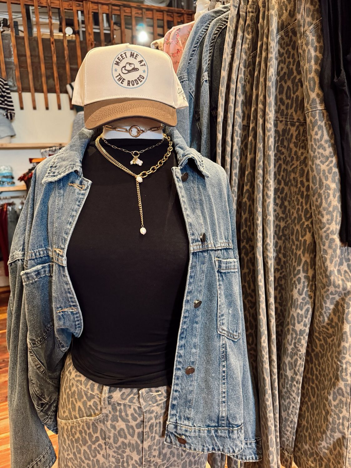 BACK PLEATED JACKET 