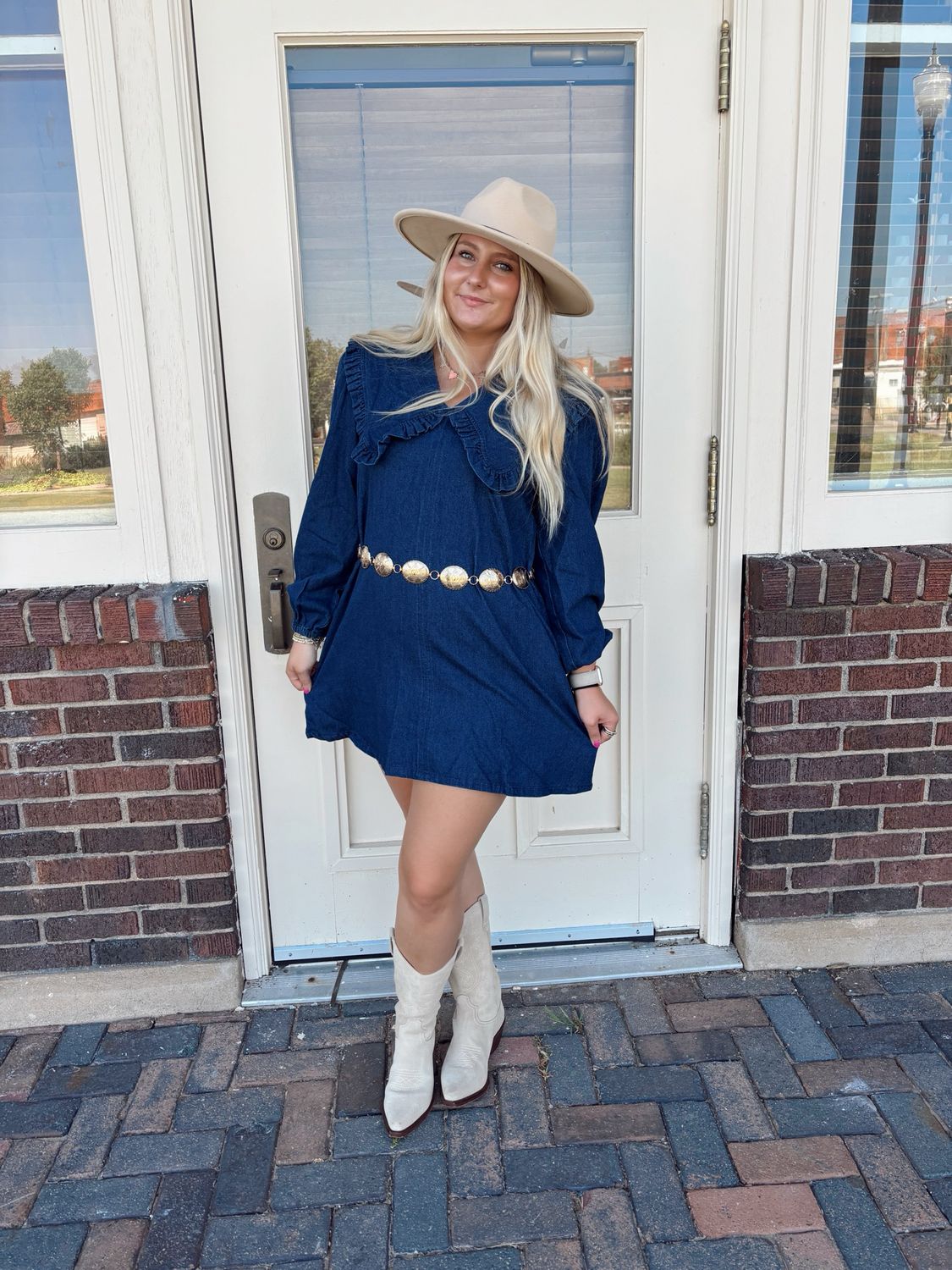 OVERSIZE RUFFLE COLLAR