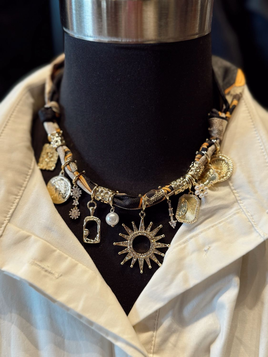 THE MISTY NECKLACE