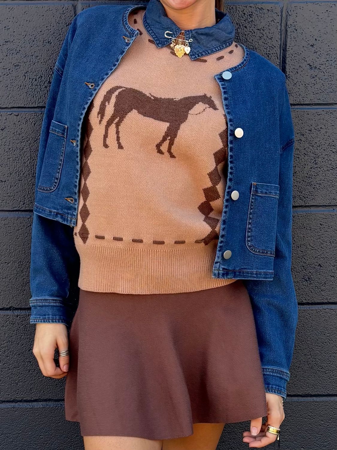 SLEEVELESS HORSE KNIT VEST