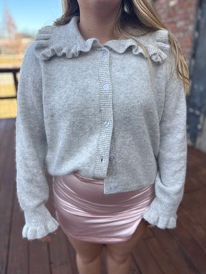 RUFFLE COLLAR CARDIGAN