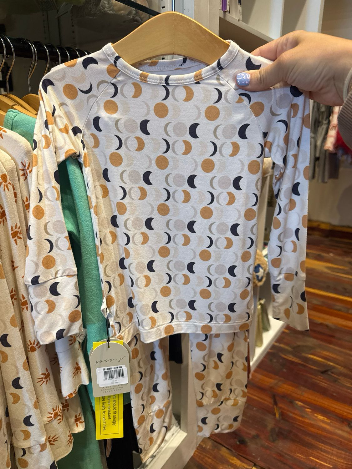 IVORY MOONS SET LS