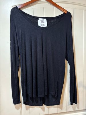 CARTER V-NECK