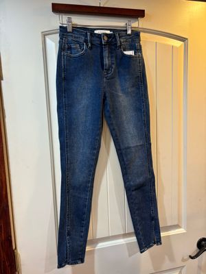 AMELIA SKINNY