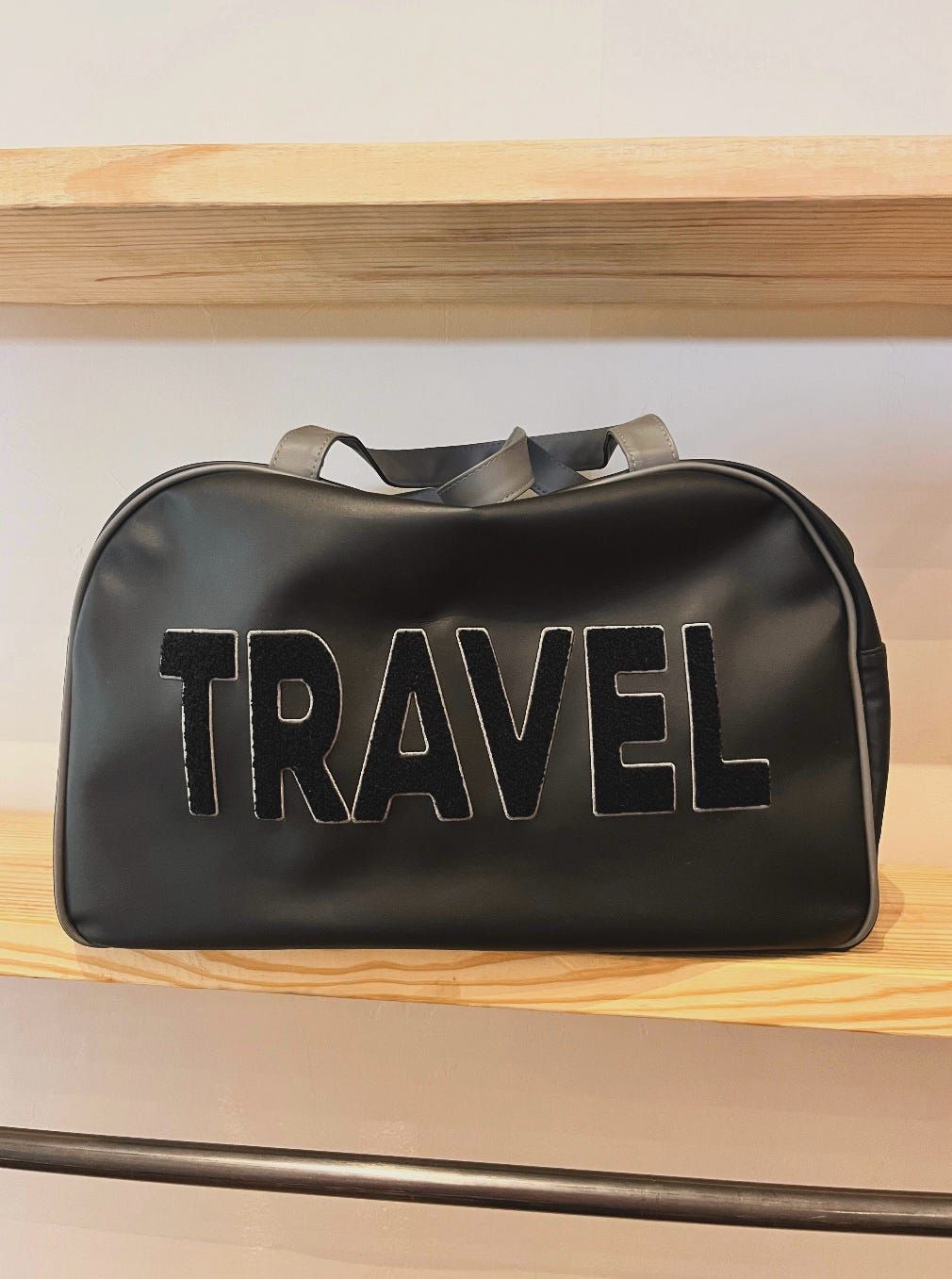 TRAVEL BLACK DUFFLE BAG