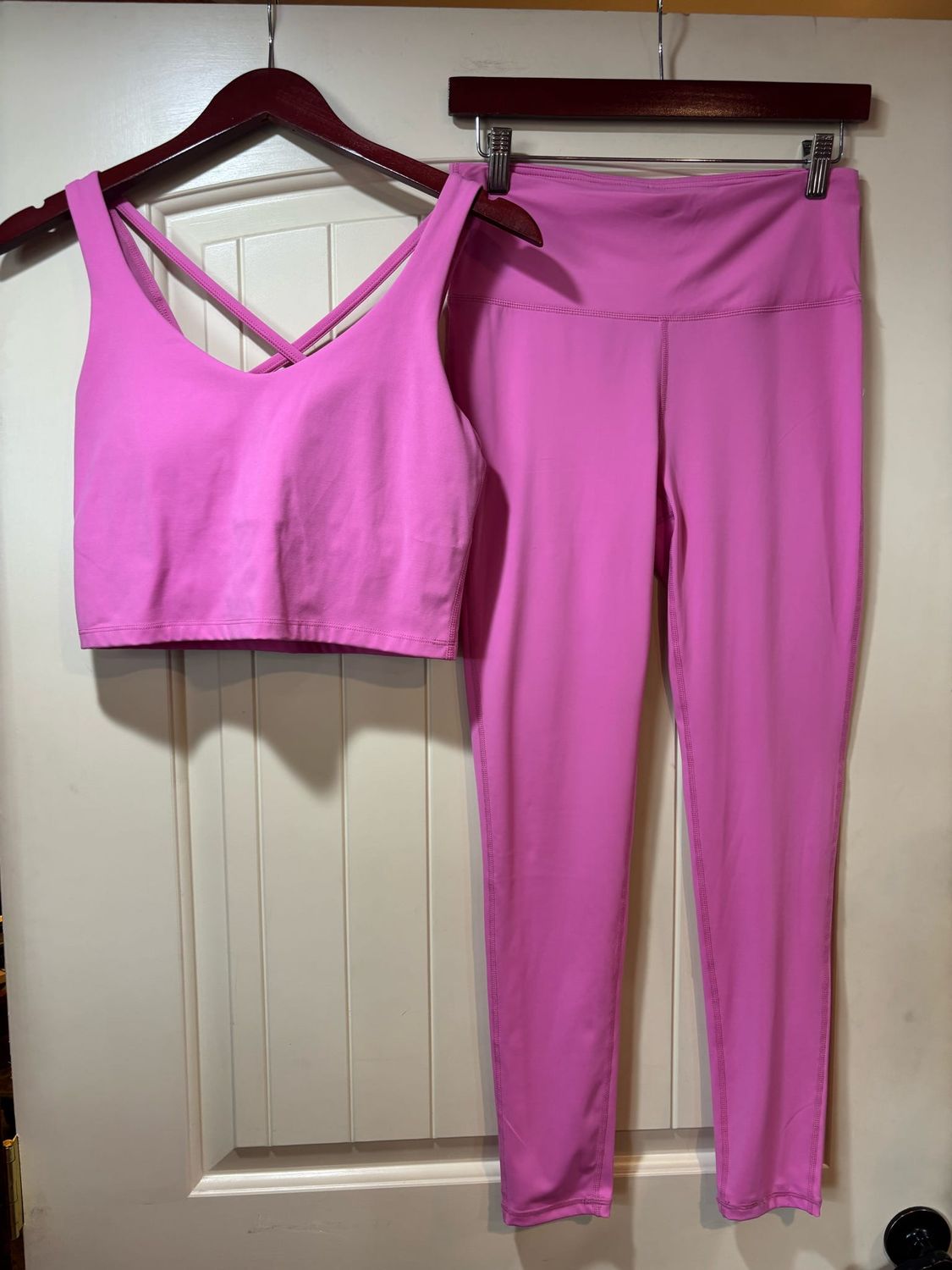 ESSENTIAL PERFORMANCE LEGGINGS