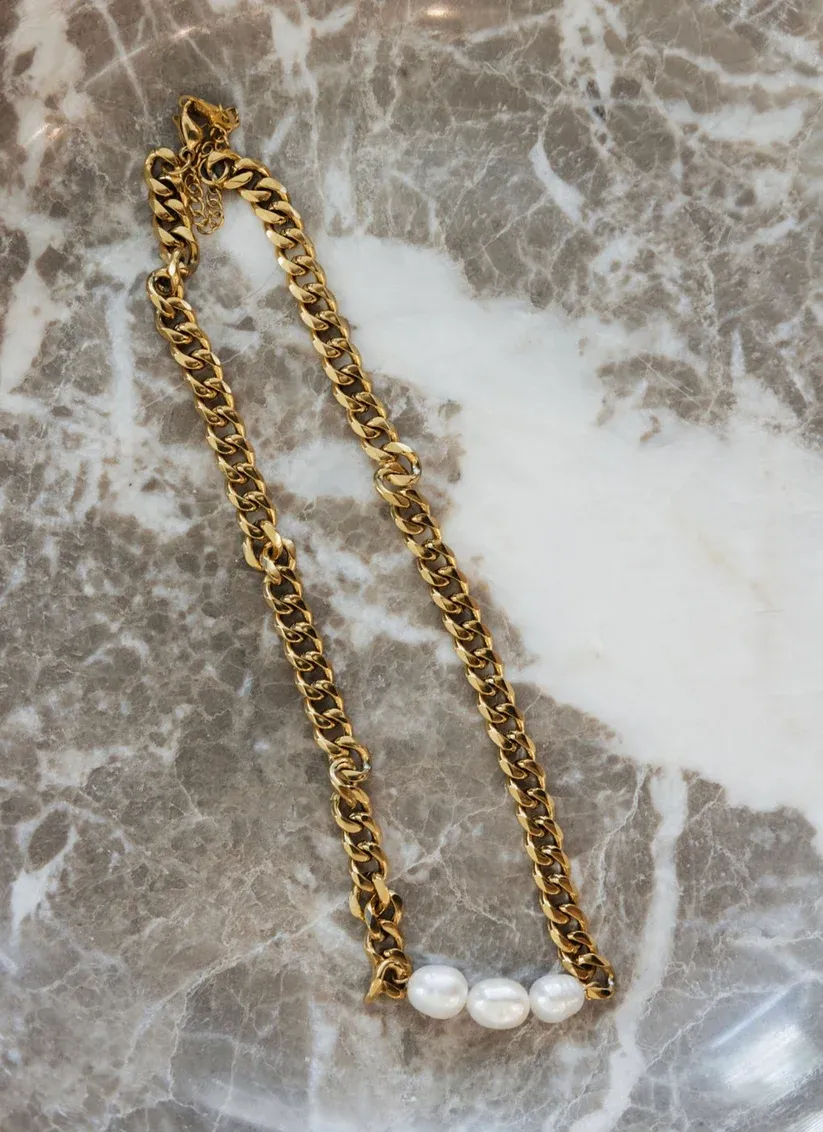 3 PEARL NECKLACE
