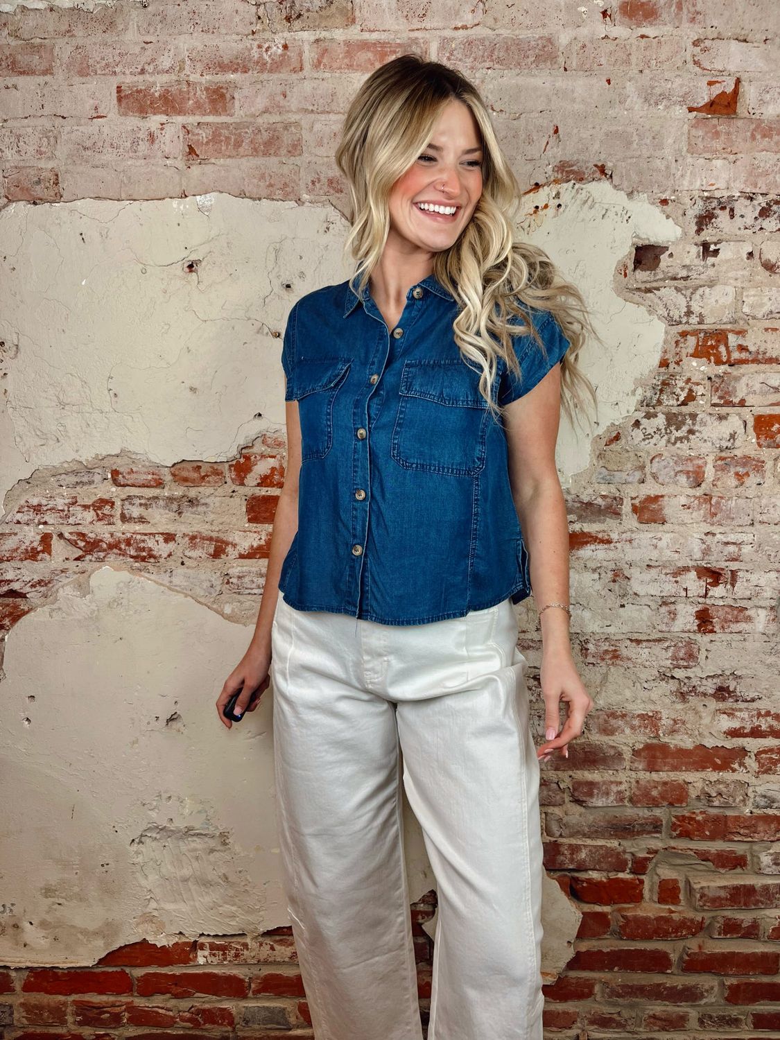 CHAMBRAY BUTTON DOWN