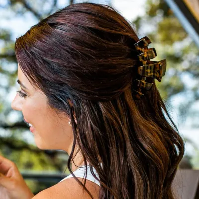 CLASSIC MEDIUM CLAW HAIR CLIP
